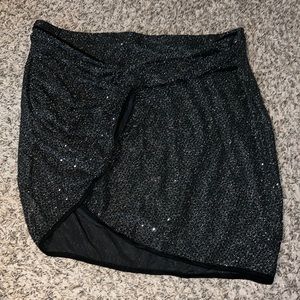 PLUS SIZE Twist Asymmetrical Hem Sequin Skirt